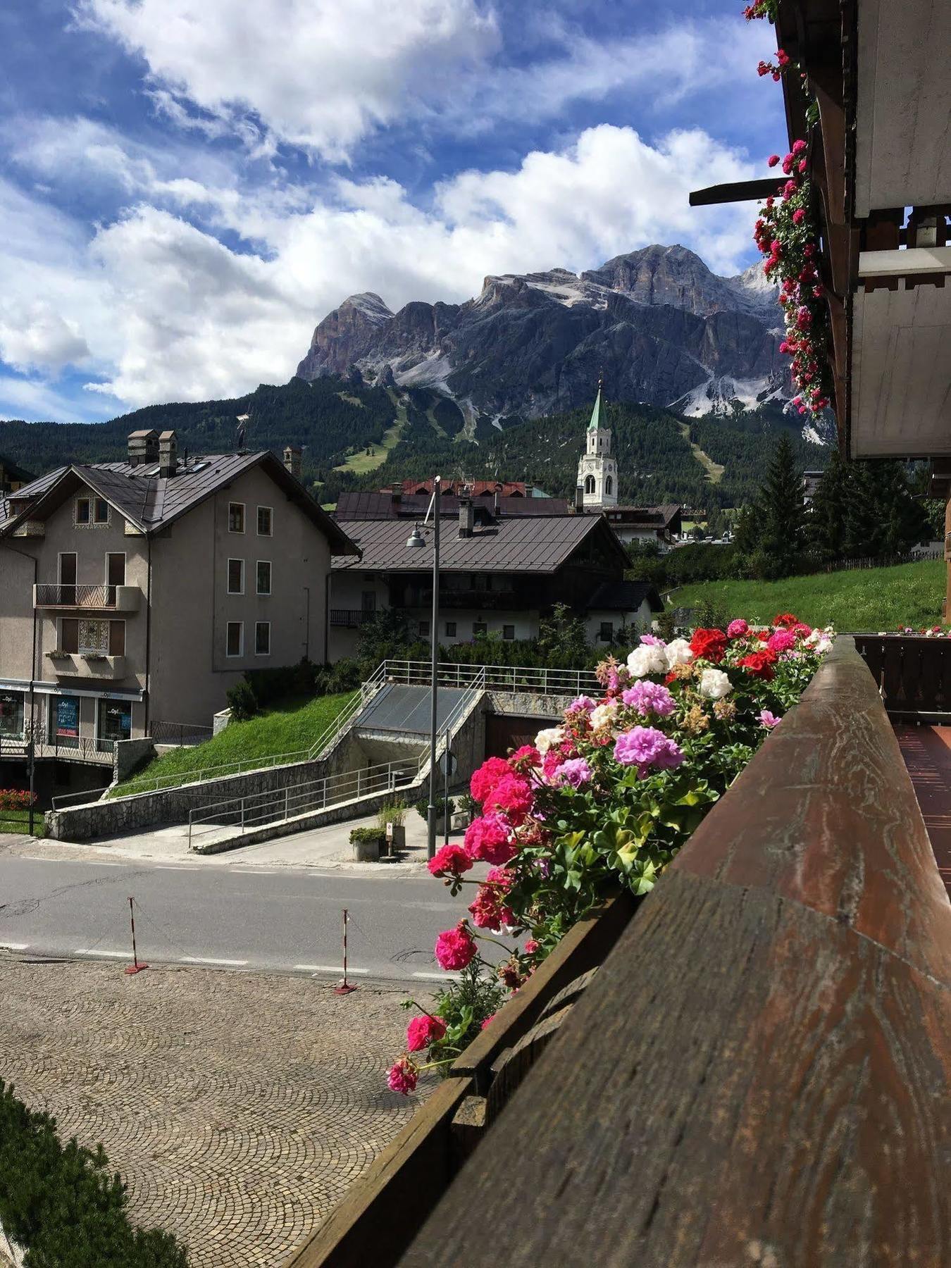 Meuble Villa Neve Cortina d'Ampezzo Ngoại thất bức ảnh